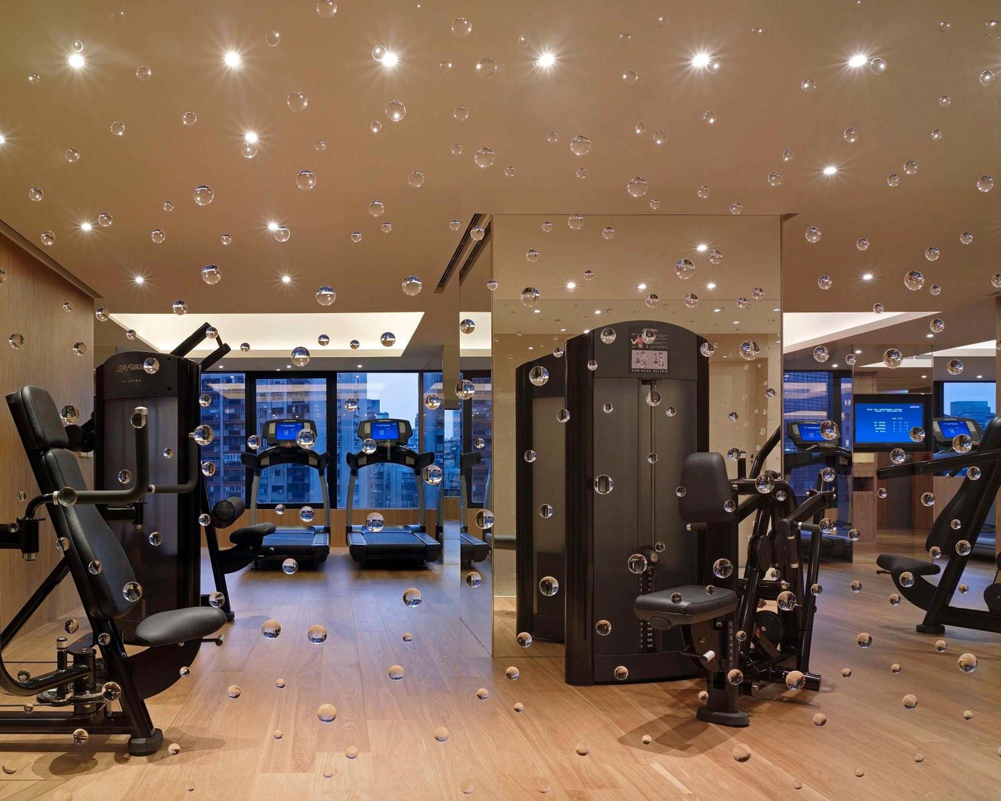 Grand Hyatt Taipei Hotel Екстериор снимка The gym at The Landmark, Hong Kong
