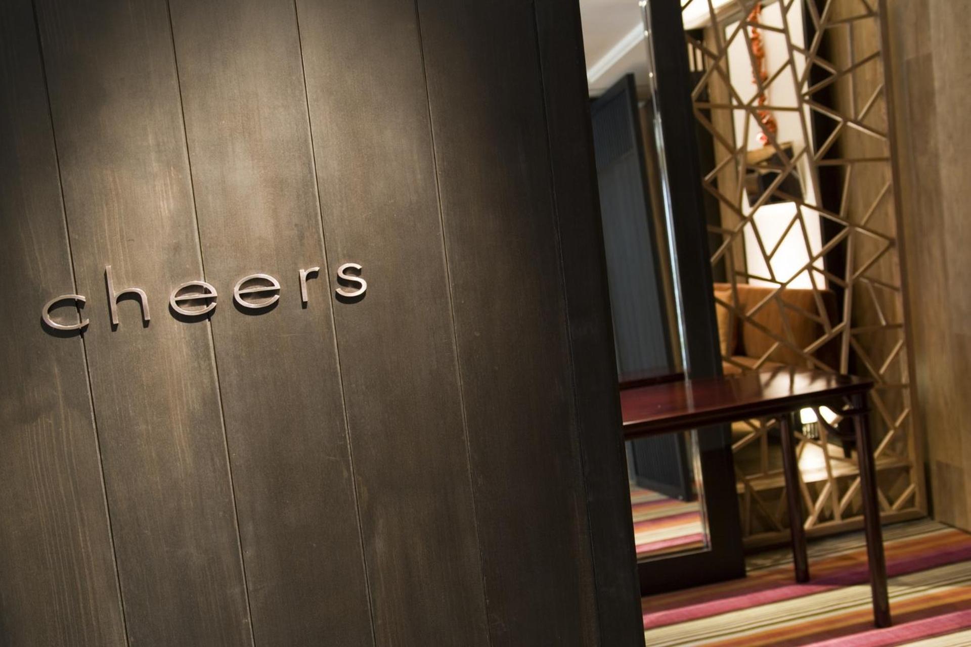 Grand Hyatt Taipei Hotel Екстериор снимка Entrance to Cheers