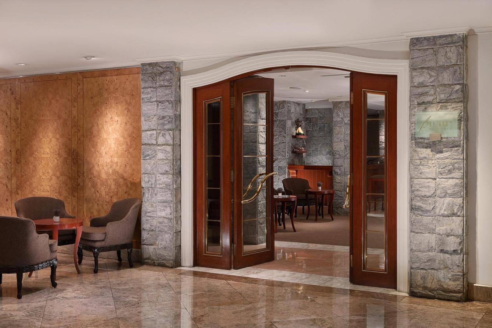 Grand Hyatt Taipei Hotel Екстериор снимка A set of French doors